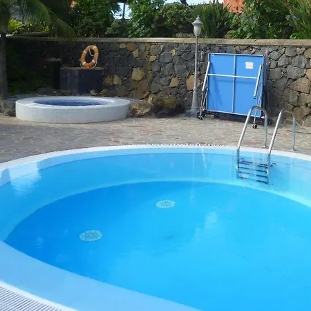Sleeps 4 Pool Air Con Wifi * La Caridad