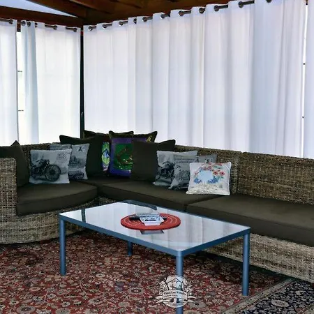 Casa de Férias Sleeps 4 Pool Air Con Wifi *