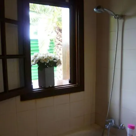 Casa de Férias Sleeps 4 Pool Air Con Wifi La Caridad