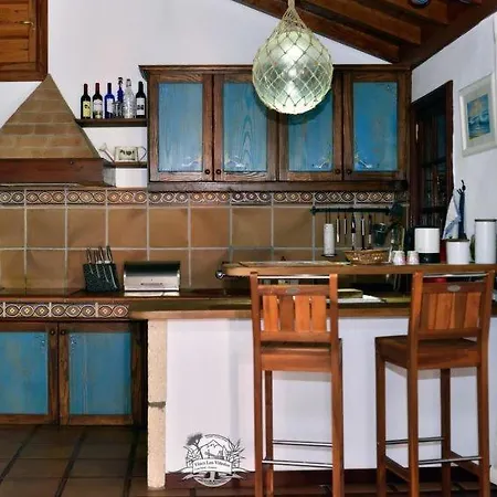 Casa de Férias Sleeps 4 Pool Air Con Wifi *