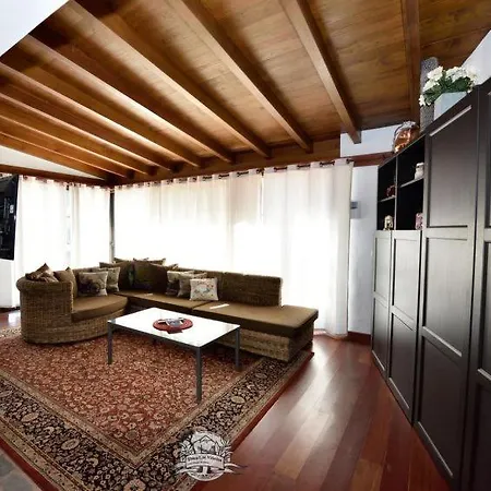 Sleeps 4 Pool Air Con Wifi